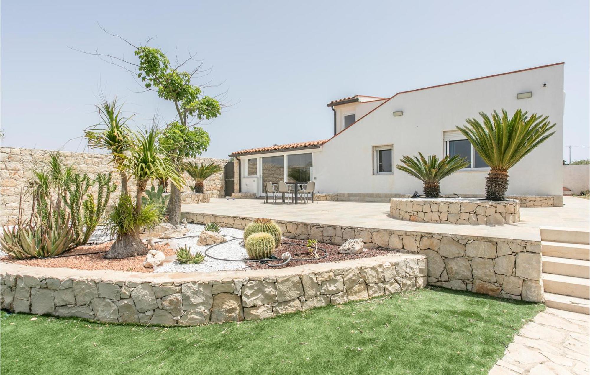 Awesome Home In Pachino With Kitchen Exterior photo